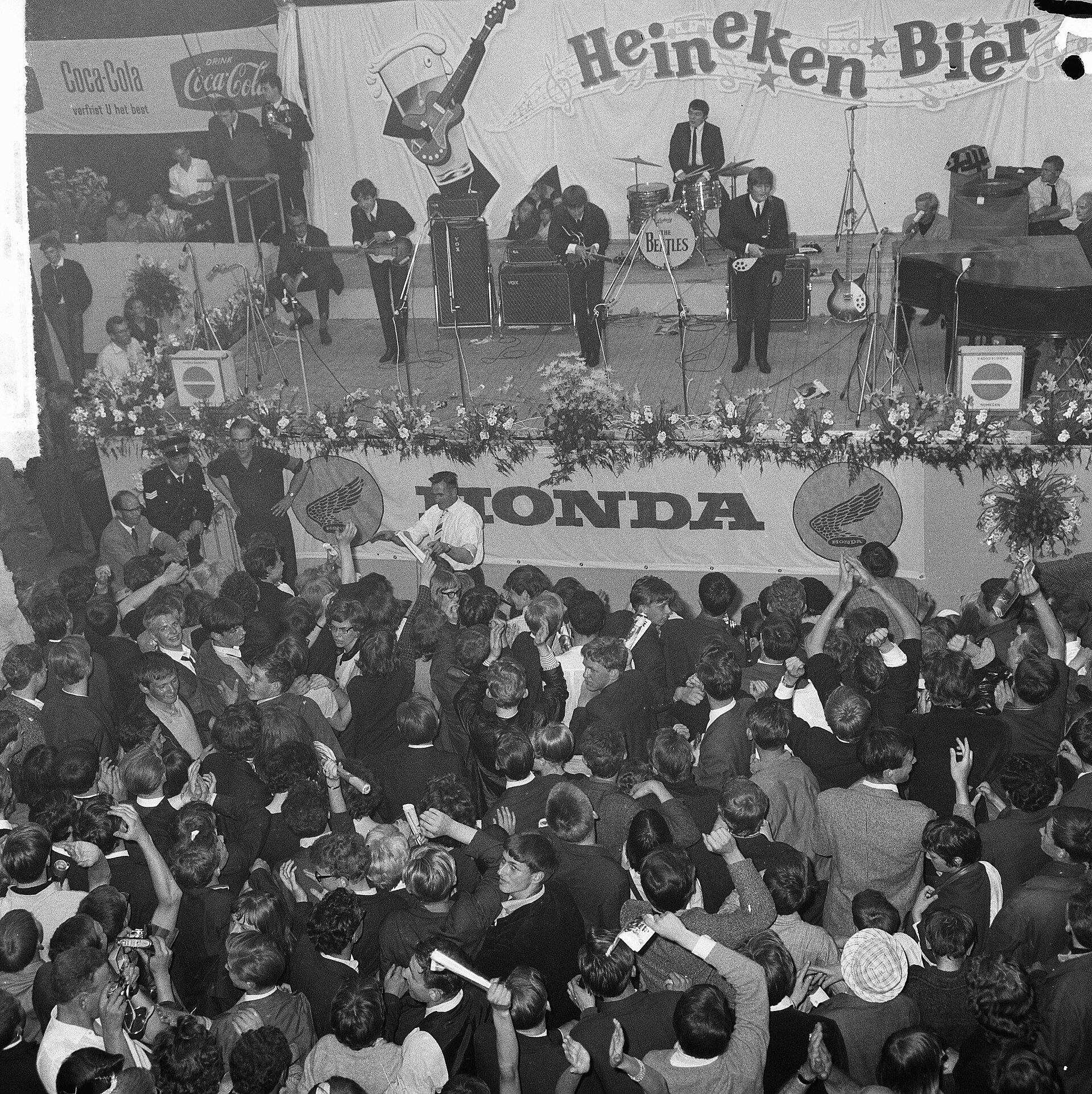 Publiken under Beatles framträdande i Blokker, Nederländerna, 7 juni 1964.