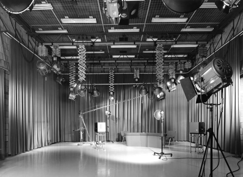 WDR:s TV-studio i Bonn, 1961. Bundesarchiv, CC BY-SA 3.0 DE. WDR:s TV-studio i Bonn, 1961.