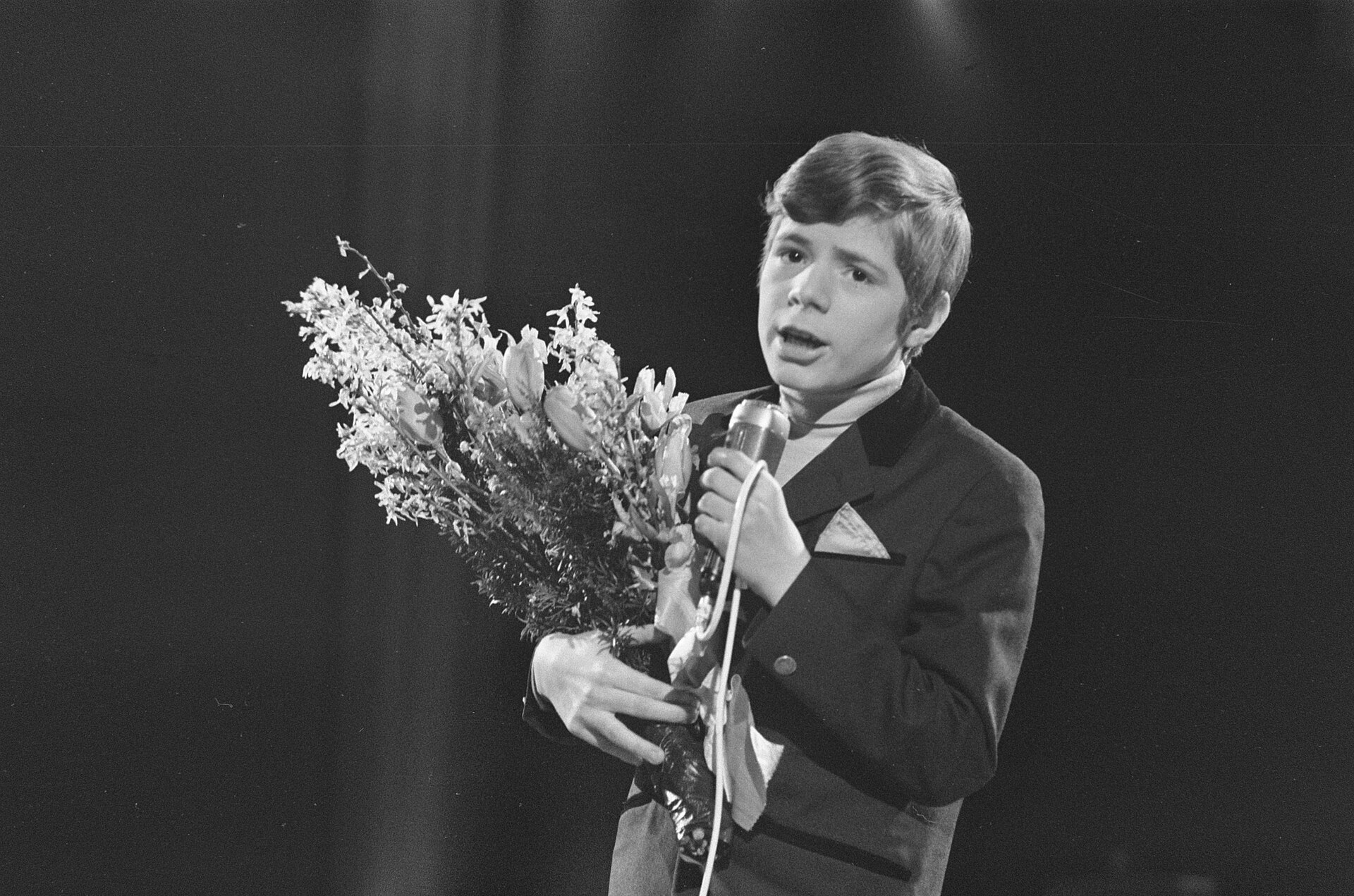 Heintje uppträder vid Grand Gala du Disque i Amsterdam, 27 februari 1970.