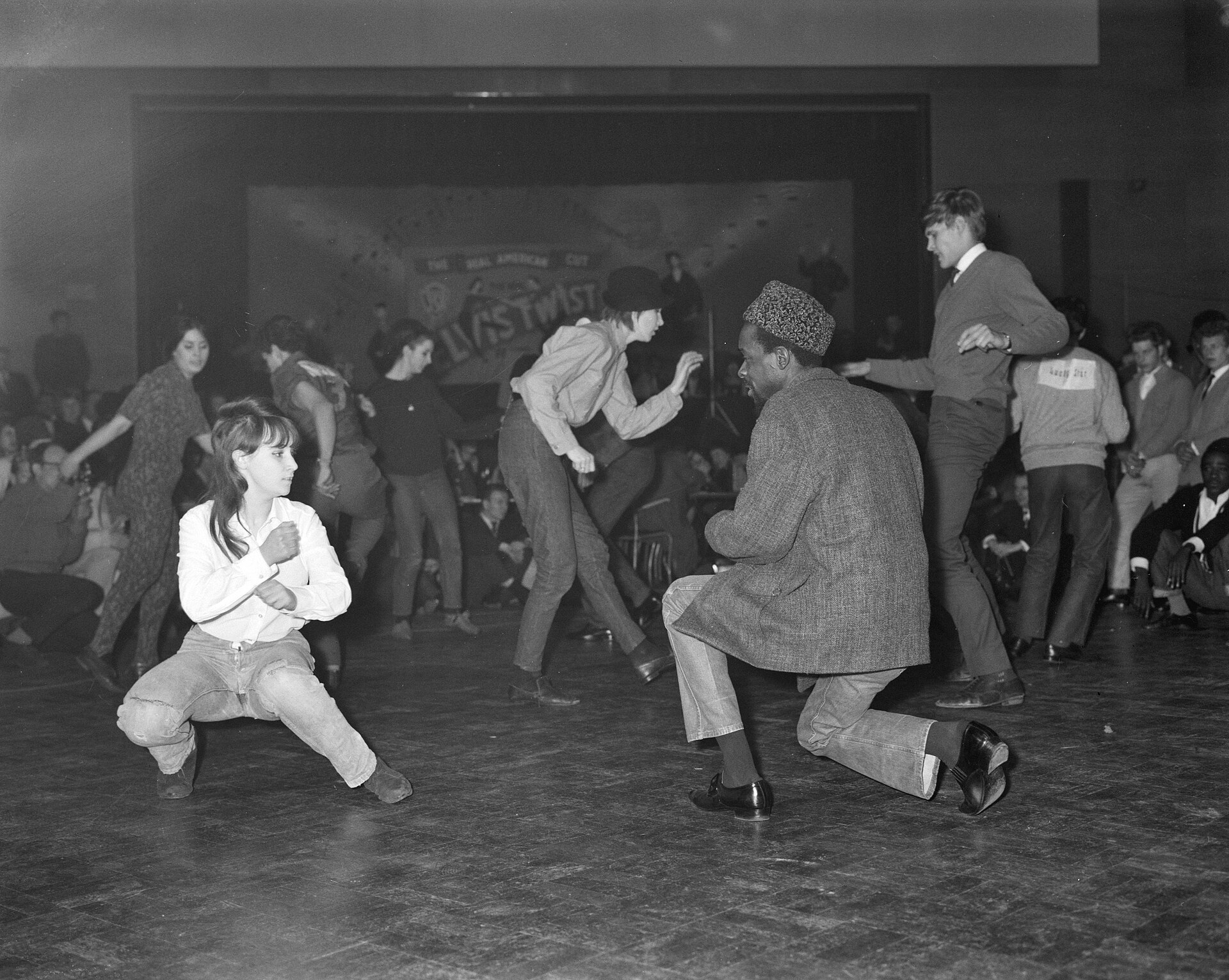Nederländska mästerskapen i twist i Amsterdam, 27 februari 1962. Foto: Wim van Rossem/Anefo/Nationaal Archief, CC0. Nederländska mästerskapen i twist i Amsterdam, 27 februari 1962.