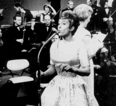 Siw Malmkvist framför ”April, april” i Melodifestivalen, 6 februari 1961.